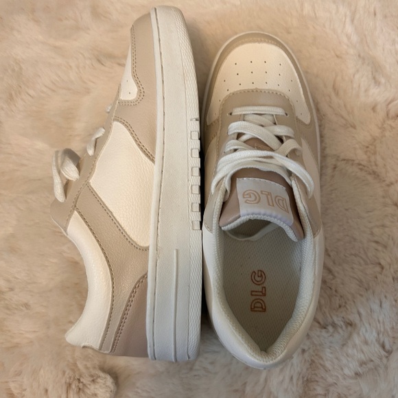 Brand new DLG women sneakers in box. Size 8. - Picture 2 of 10
